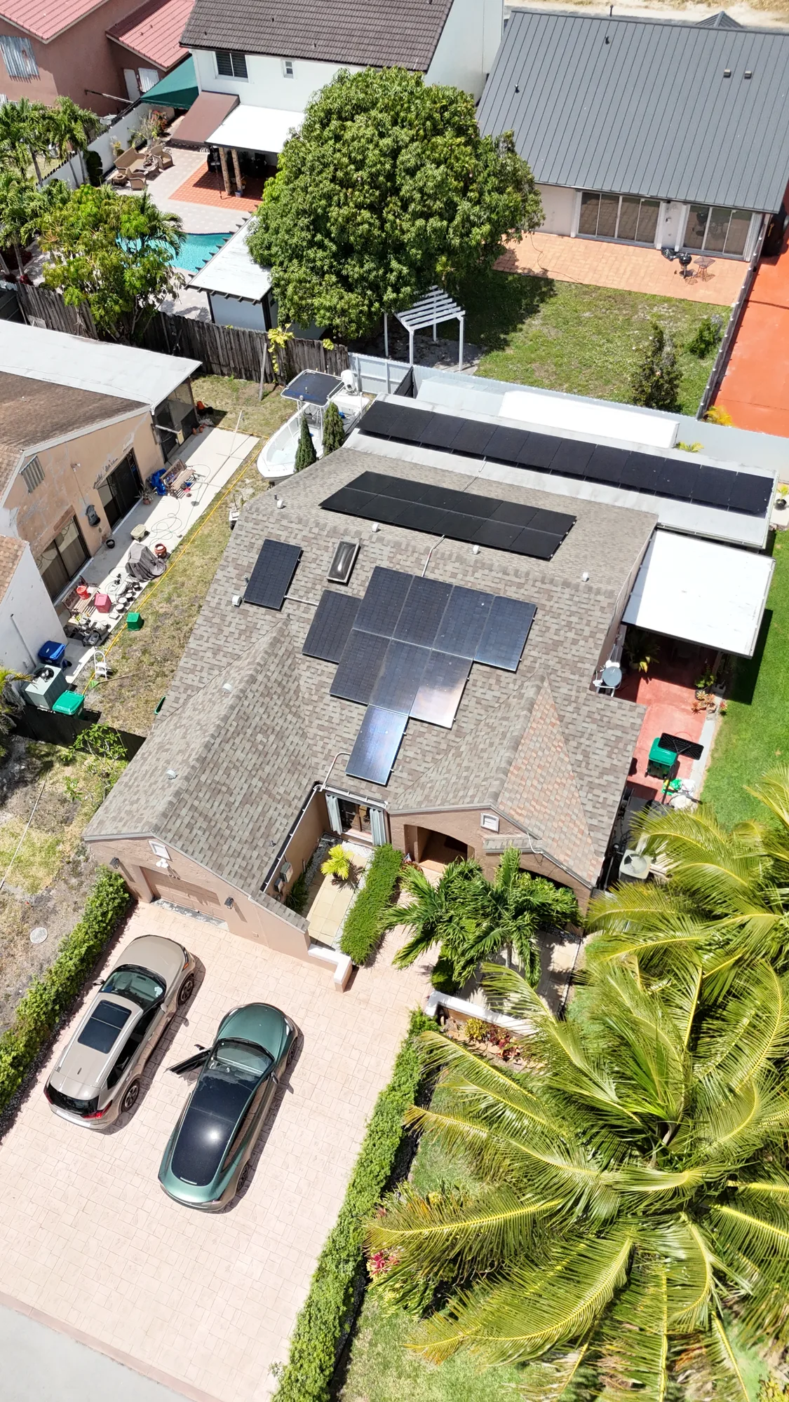 Vista aérea de una instalación solar en una casa de Florida (3)