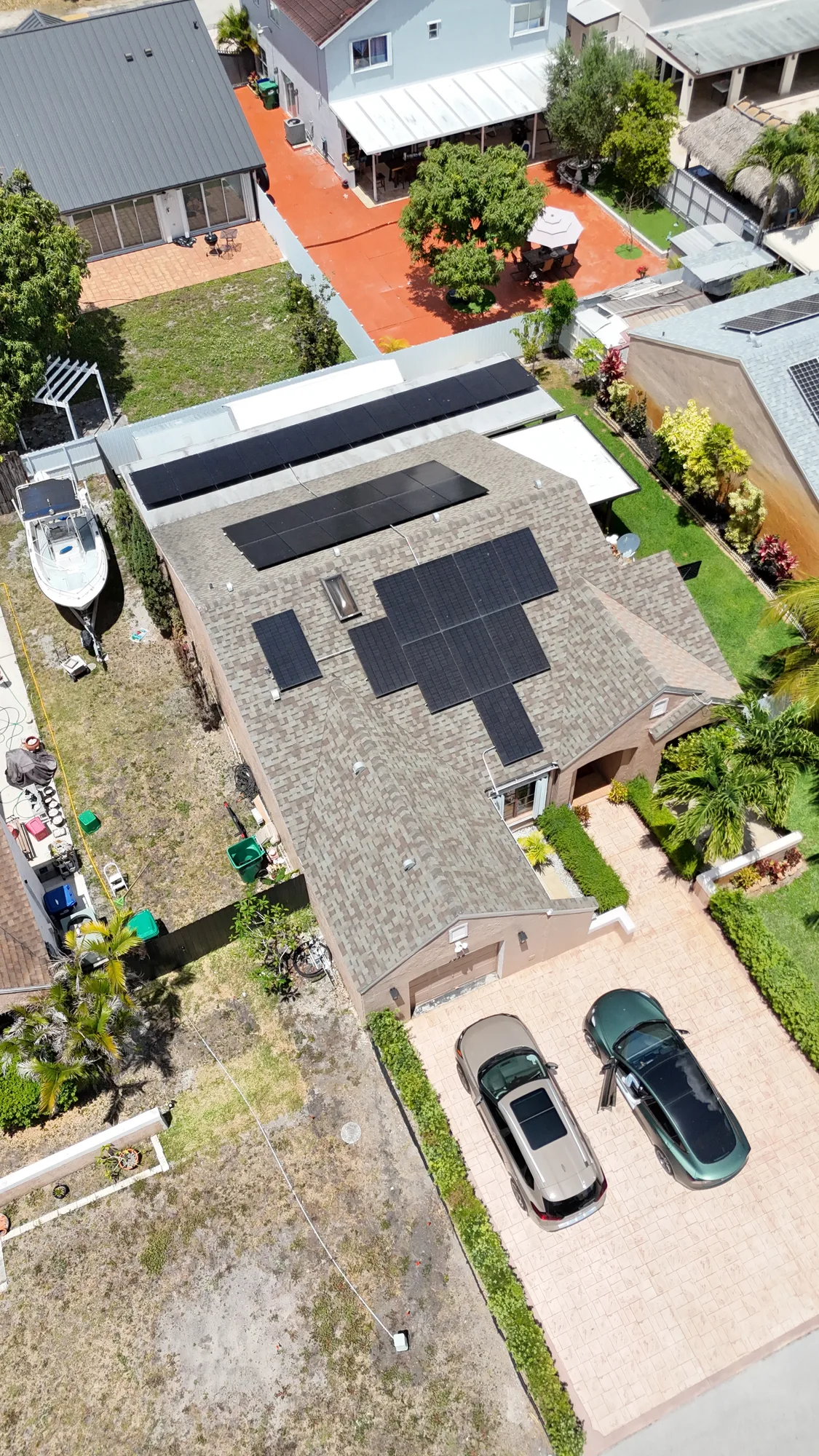 Vista aérea de una instalación solar en una casa de Florida (4)